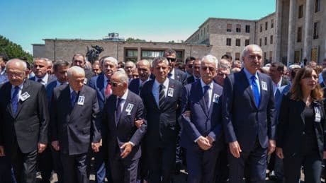 Altan Öymen için TBMM'de tören: Bahçeli ile Hikmet Çetin el ele yürüdü