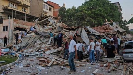 En Turquie, un séisme de magnitude 6,1 frappe l’ouest du pays