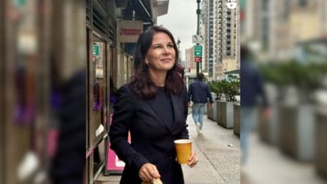 Fauxpas in New York: Annalena Baerbock wird für Einweg-Becher scharf kritisiert