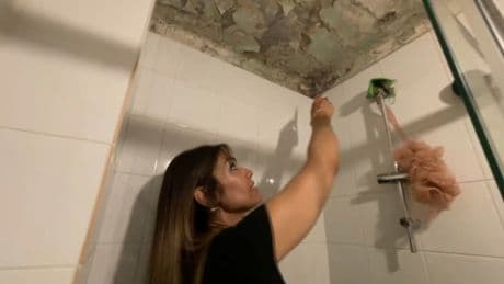 Marseille: sa fille gravement malade, une mère demande un relogement en urgence à cause de l'insalubrité