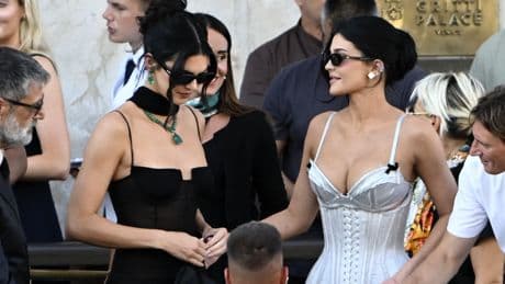 Millionen-Hochzeit von Jeff Bezos: Fans entsetzt von Kylie Jenners Kleid