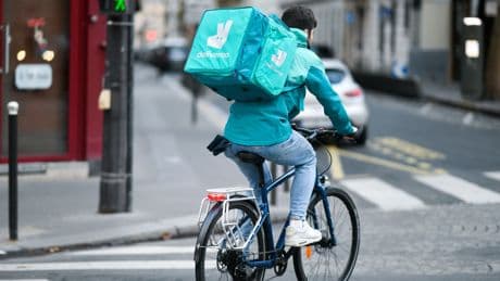 Deliveroo nel mirino di DoorDash: offerta da 2,7 miliardi di sterline