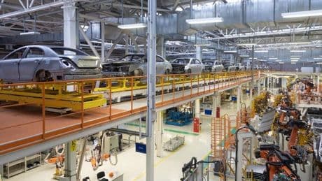 La producción de coches en España se desploma un 8,4% por la baja demanda europea