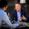 CEO van ‘ons’ AB InBev geeft zeldzaam interview aan HLN: “Cafés zijn goed voor je gezondheid”