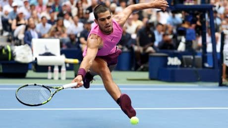 Carlos Alcaraz, el consejo de Federer y el respeto hacia Djokovic: "No puedo evitar ponerme nervioso, cuesta olvidar que es una leyenda"