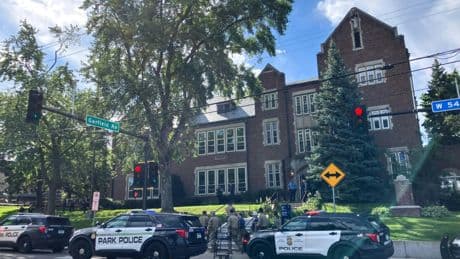 Etats-Unis : deux enfants tués et 14 blessés dans une fusillade dans une église à Minneapolis