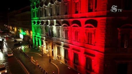 Festa della Repubblica, la facciata del Senato illuminata col Tricolore