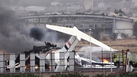 İsrail, Sana Havalimanı'nı yine bombaladı