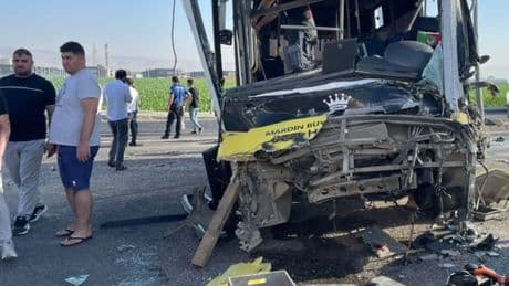 TIR ile halk otobüsü çarpıştı! Can kaybı var!