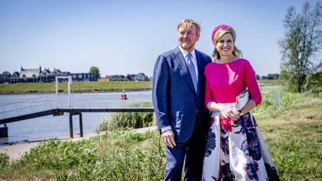 Koning te wapen in Tsjechië op vreemd bezoek door kabinetsval: nadruk op internationale veiligheid