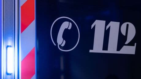 Polizeieinsatz: 18-Jähriger bedroht Rettungskräfte mit Messer