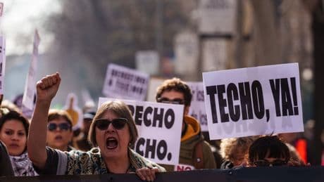 El Gobierno antidesahucios deja en la calle a 30 familias que pagan religiosamente su alquiler: &quot;Estamos desesperados&quot;