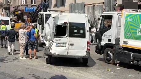 Beyoğlu’nda halk otobüsü kazası: 1’i ağır 6 kişi yaralandı