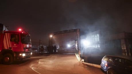 Sancaktepe'de oto galericiler sitesinde yangın