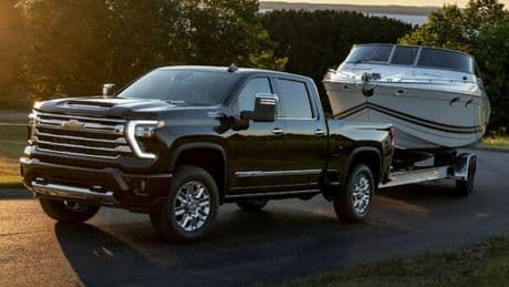 GM cambia strategia, investe 4 miliardi di dollari per rinascita Suv e pick-up a benzina