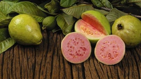 Crue ou cuite, sucrée ou salée, la goyave se déguste de bien des façons
