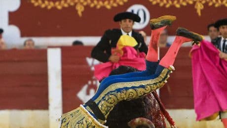 Víctor Hernández, obligado a guardar reposo por su fractura de cráneo, causa baja en Pamplona