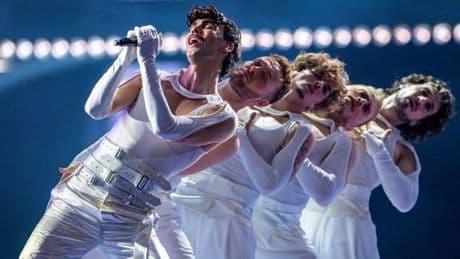 Adonxs aus Tschechien sagt dem Puck beim ESC „Kiss Kiss Goodbye“