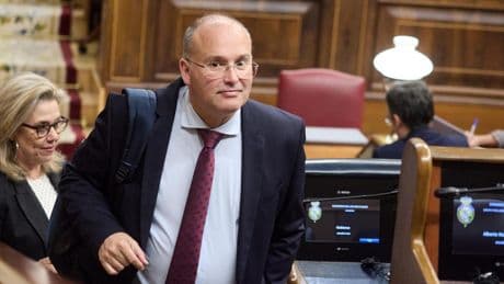El PSOE incluye la revisión de penales caso a caso que pedía el PP para la regularización de 500.000 'sin papeles' en España