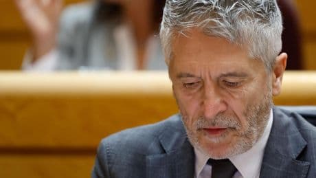 Sánchez trata de salvar de la quema a Marlaska pese a desautorizarlo