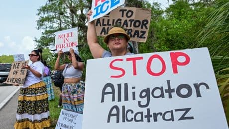 "Alligators et pythons": la Floride construit une prison pour migrants au milieu des Everglades