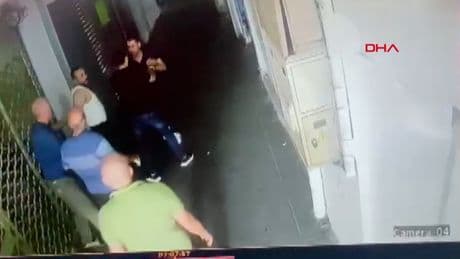 Adana'da erkek dehşeti! Kadını dükkan önünde darp ettiler