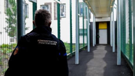 «C’est pousser au crime» : des bouteilles de vin livrées à la prison de Bordeaux-Gradignan scandalisent les agents pénitentiaires