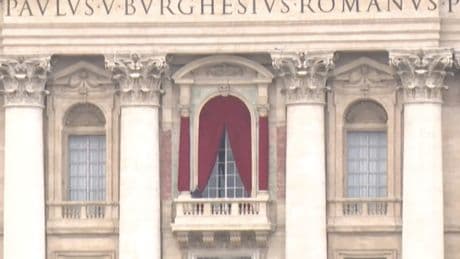 Conclave: allestita la Loggia della Basilica di San Pietro per il nuovo Pontefice