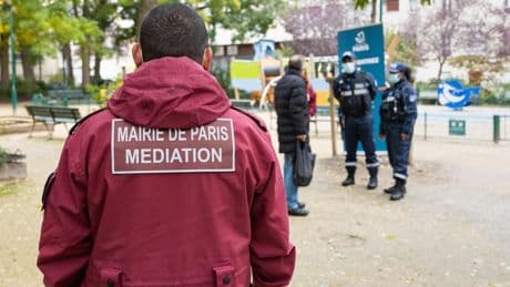« Pour un regard, ils utilisent un couteau » : des médiateurs face aux armes blanches chez les jeunes