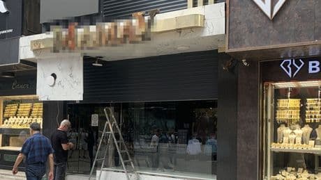 İcralık olan kuyumcu, altınları alıp ortadan kayboldu