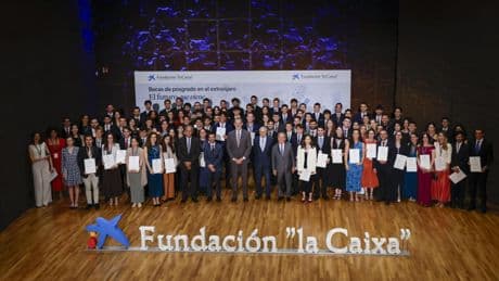 El Rey, a los becarios de la Fundación La Caixa: “Os necesitamos en España”
