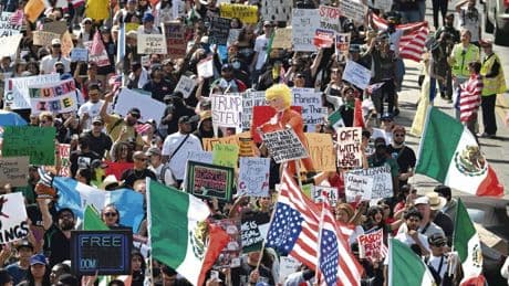 « No Kings » : de Los Angeles à Washington, l’Amérique dans la rue contre le « roi » Trump