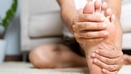 Los consejos definitivos de esta podóloga para evitar dolor de pies cuando sales de fiesta