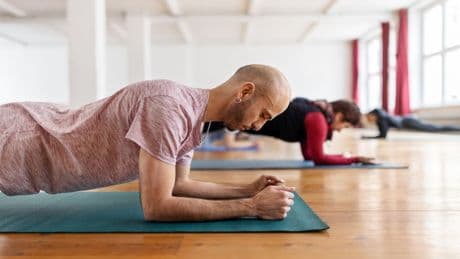 Laut Studie: Diese 2 Übungen schützen Ihr Herz und senken den Blutdruck