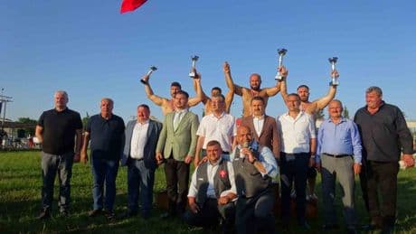 Kavasoğlu ve Şamdancıbaşı İbrahim Yağlı Pehlivan Güreşleri'nde Orhan Okulu başpehlivan oldu