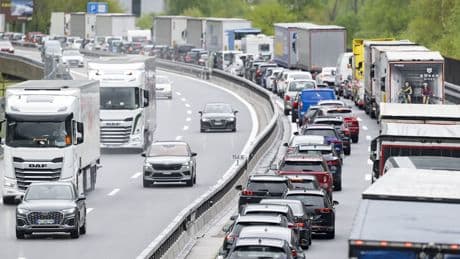 Zum Ende der Osterferien - Rückreisewelle bringt Stau-Chaos