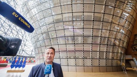 El Gobierno harta a la UE con el catalán: &quot;¿Hemos necesitado días para pactar sobre Rusia pero aprobamos esto?&quot;