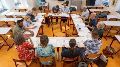 Over de schouders van de docenten meekijken op uitslagendag: ‘Je weet zeker al waarom ik bel’