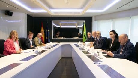 Almeida y Aena acuerdan realizar un censo de los sinhogar que duermen en Barajas para atenderles