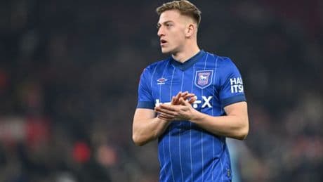 Man Utd’s £30m transfer target told to join ‘desperate’ Premier League rivals instead