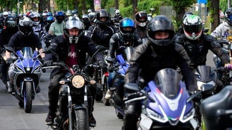 Bikerkorso in Erinnerung an einen toten Freund