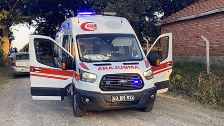 Emekli polis memuru 3 kişiyi silahla yaraladı