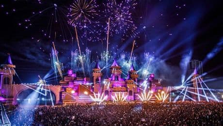 El cura DJ arrasa: así ha sido su aplaudida actuación en Medusa Festival