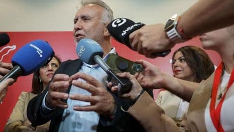 Ángel Víctor Torres suspende su agenda pública hasta que se recupere de su operación por cáncer