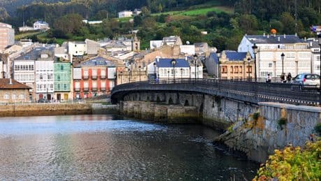 El pueblo de Lugo con playa donde puedes comprar un piso de 80 metros cuadrados por menos de 95.000 euros
