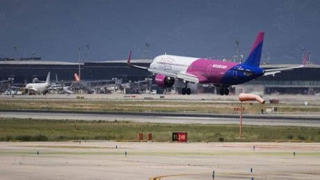 Los Comuns señalan que un pacto para abordar la crisis climática no es compatible con ampliar aeropuertos