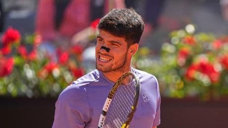 Alcaraz logra su 'triplete' y reta a Sinner en la final de Roma