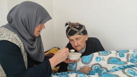 102 yaşındaki Kezik nine hiç doktora gitmedi: En çok tükettiği besin buymuş