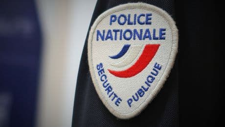 Un policier hors service est mort après une altercation devant un bar parisien