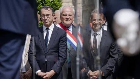 Municipales 2026 : pour Les Républicains, « la vague bleue » passera aussi par des accords locaux avec les macronistes